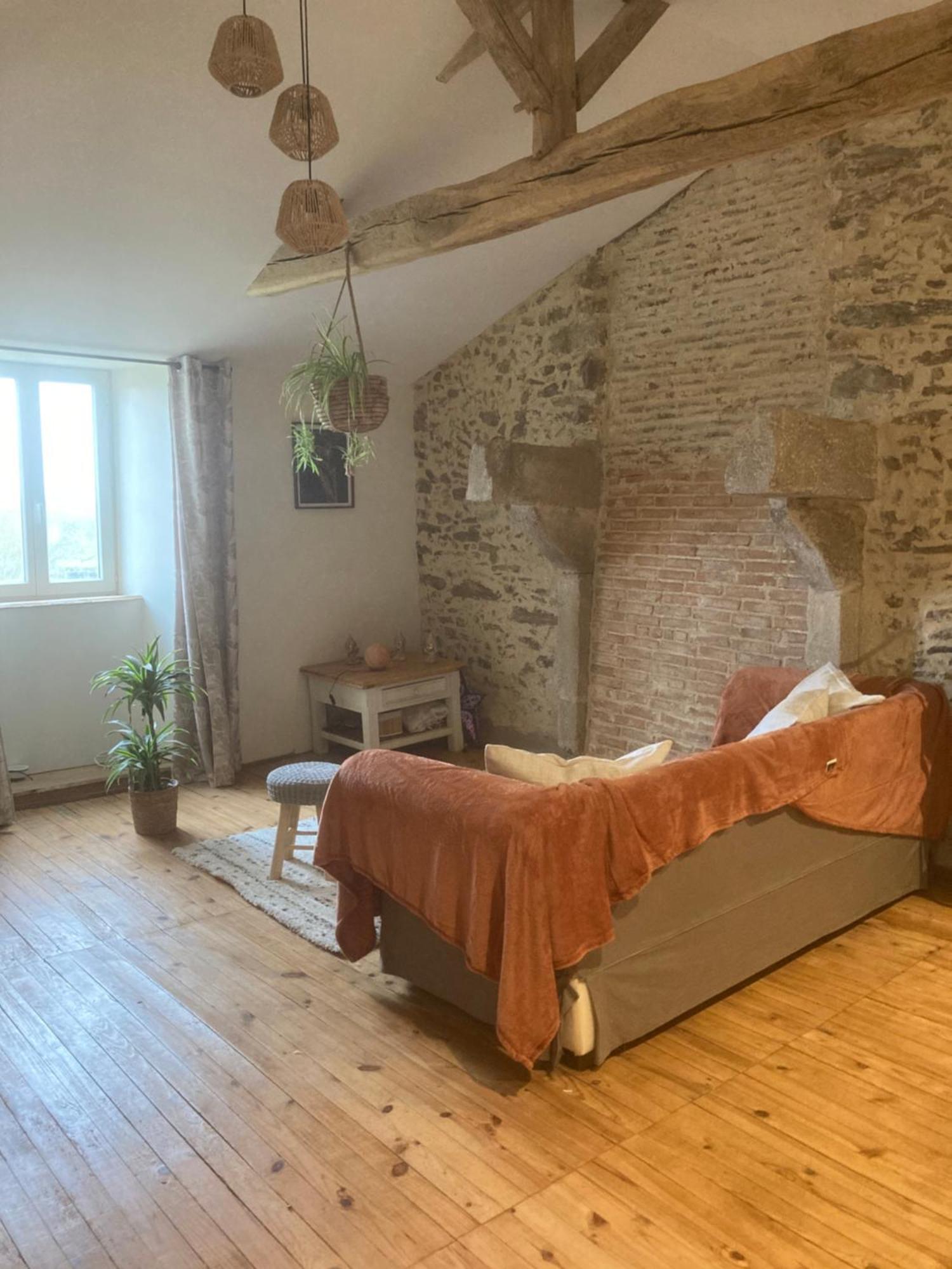 Premier Etage D Une Jolie Maison A La Campagne Montravers Zewnętrze zdjęcie