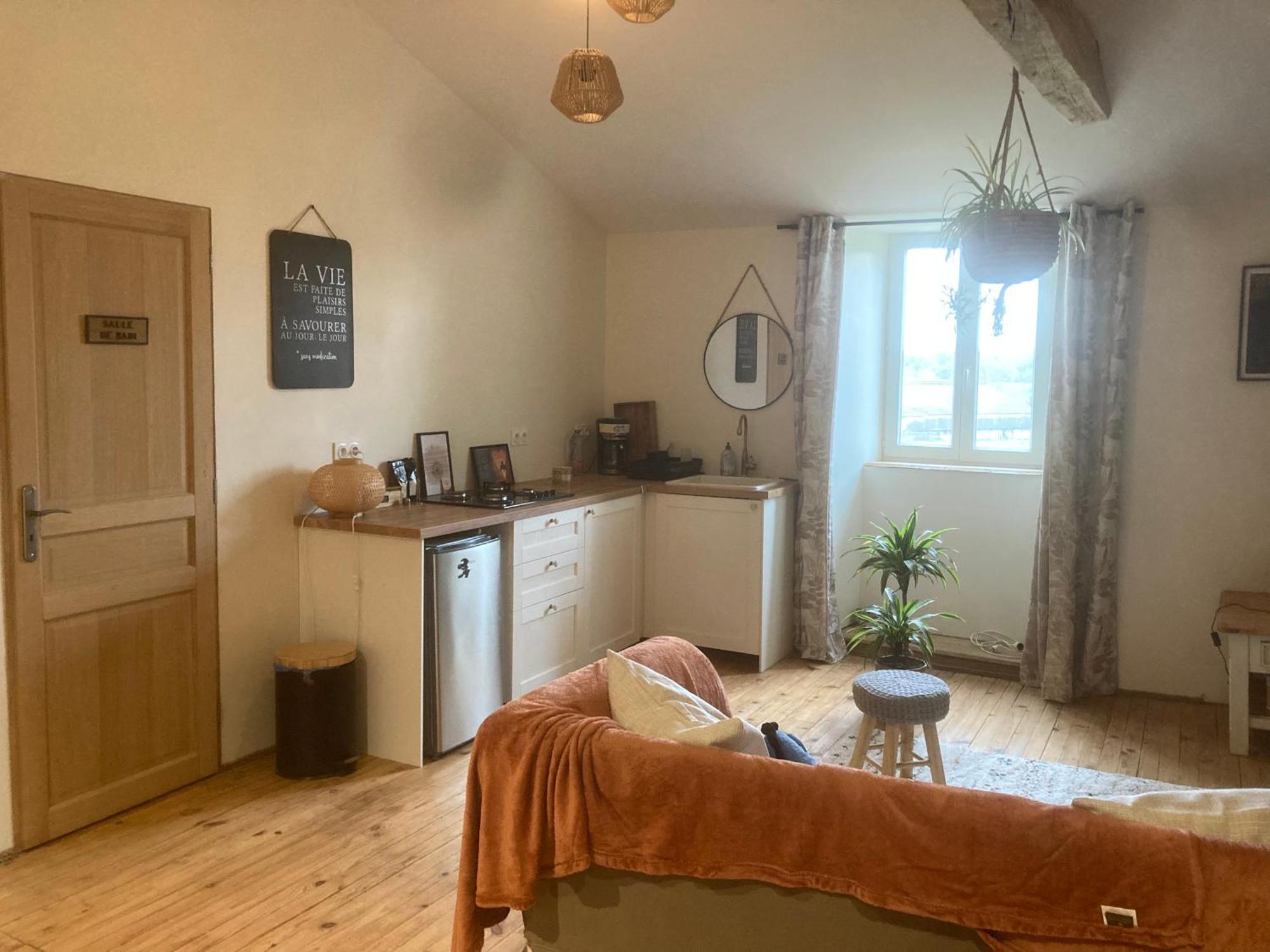 Premier Etage D Une Jolie Maison A La Campagne Montravers Zewnętrze zdjęcie